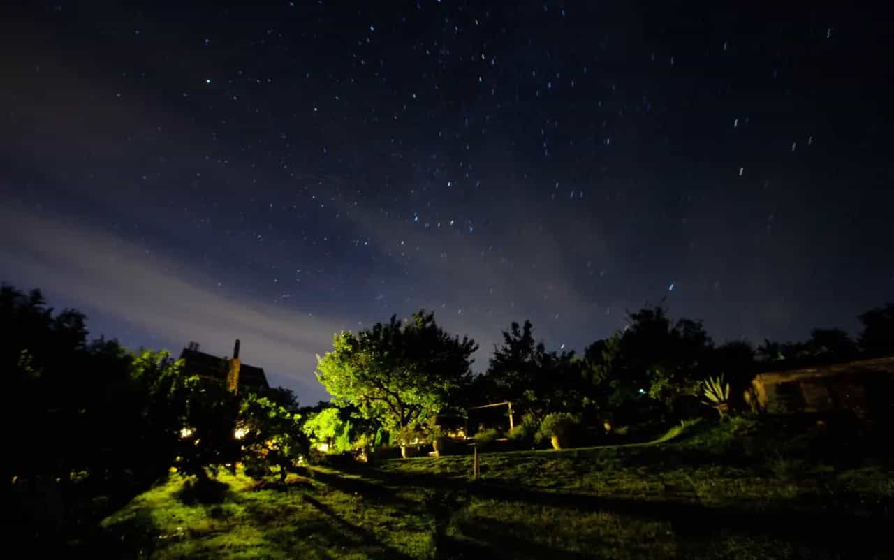 Naplemente és esti fények a völgyben